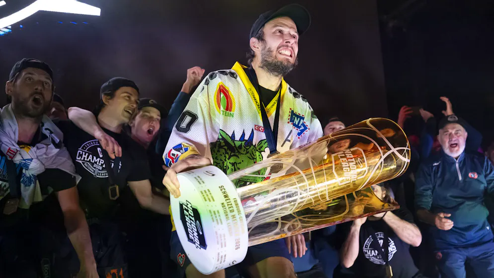 Le capitaine Julien Sprunger présentera à nouveau la coupe aux supporters.