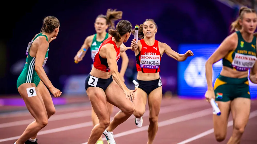 Iris Caligiuri (center) hands over the baton to Annina Fahr (archive photo)
