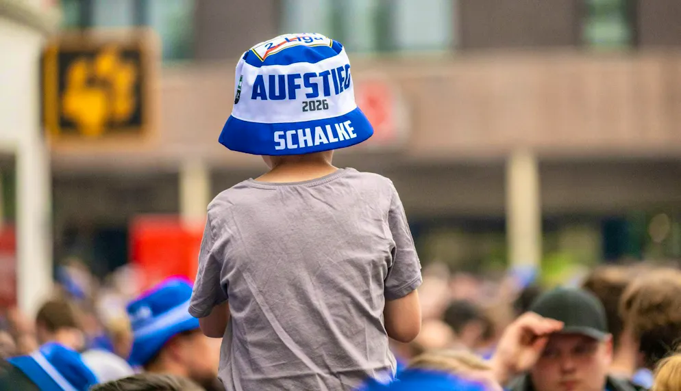 Promotion perfect: Schalke 04 returns to the Bundesliga - Gallery. After three years in the 2nd division, Schalke 04 is returning to the Bundesliga.