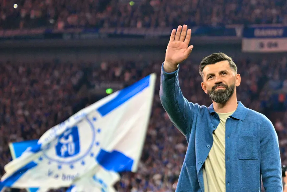 Promotion perfect: Schalke 04 returns to the Bundesliga - Gallery. Miron Muslic turned Schalke into a top team in just one season.