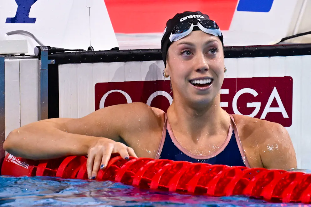 Gretchen Walsh pulvérise son record du monde du 100 m papillon.