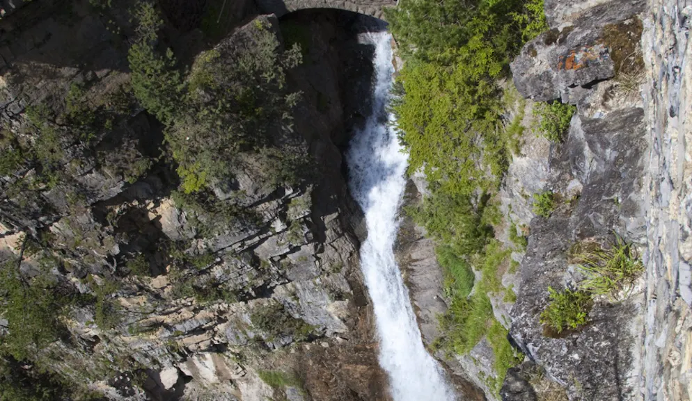Selon la police, le malheureux a fait une chute depuis une paroi rocheuse. (image d'illustration)