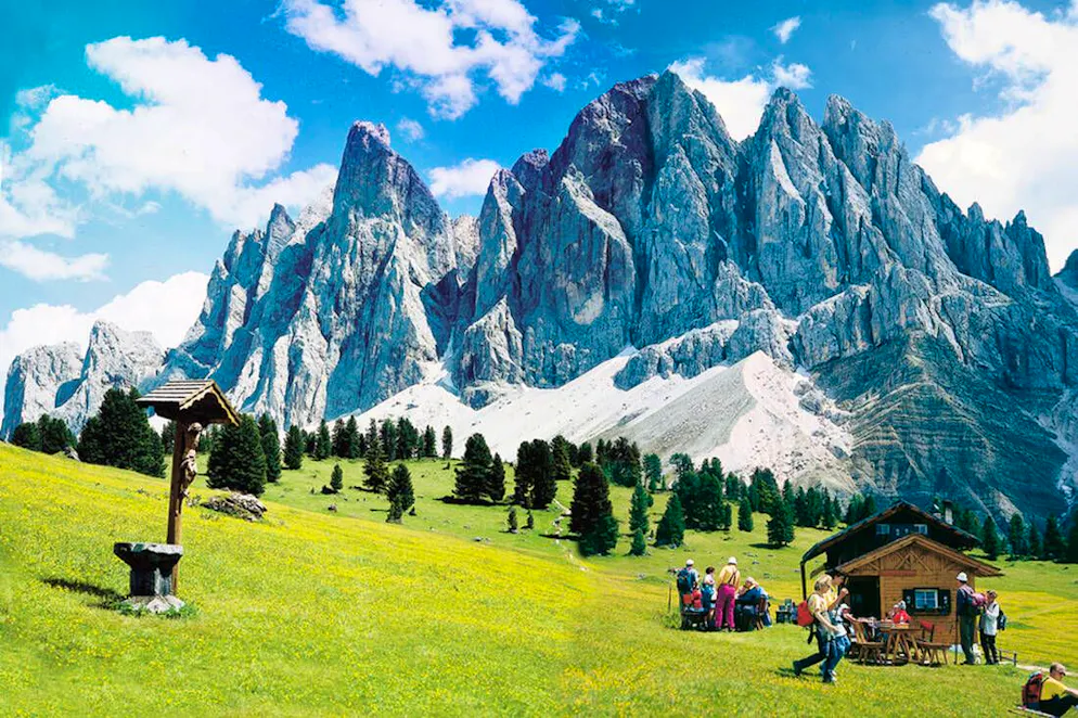 bluewin.ch - Dolomite village locks out tourists
