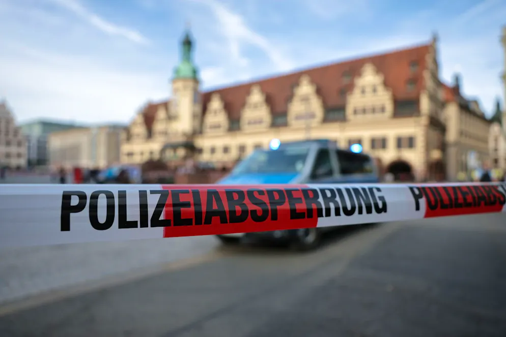 Auto sulla folla a Lipsia. Due persone sono morte e due sono rimaste gravemente ferite.