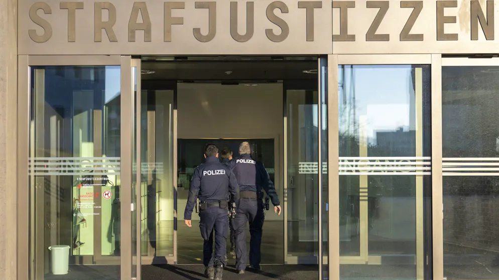 Der Angeklagte soll aus einer «egoistischen Haltung», Kränkung und einem Kontrollbedürfnis heraus seine Partnerin umgebracht haben. Ab heute wird ihm im Strafjustizzentrum in Muttenz BL der Prozess gemacht. (Archivbild)