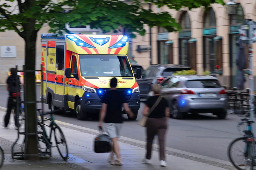 Auto sulla folla a Lipsia. Un'auto si è lanciata contro la folla nel centro di Lipsia.