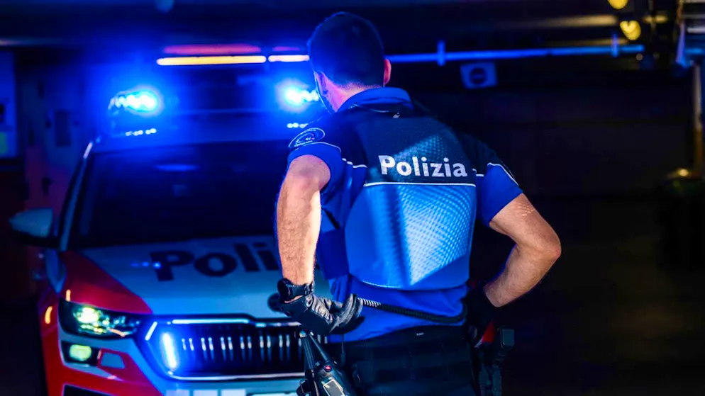 A man was fatally injured by an electric shock from the overhead line at Bellinzona station on Sunday evening. (symbolic image)