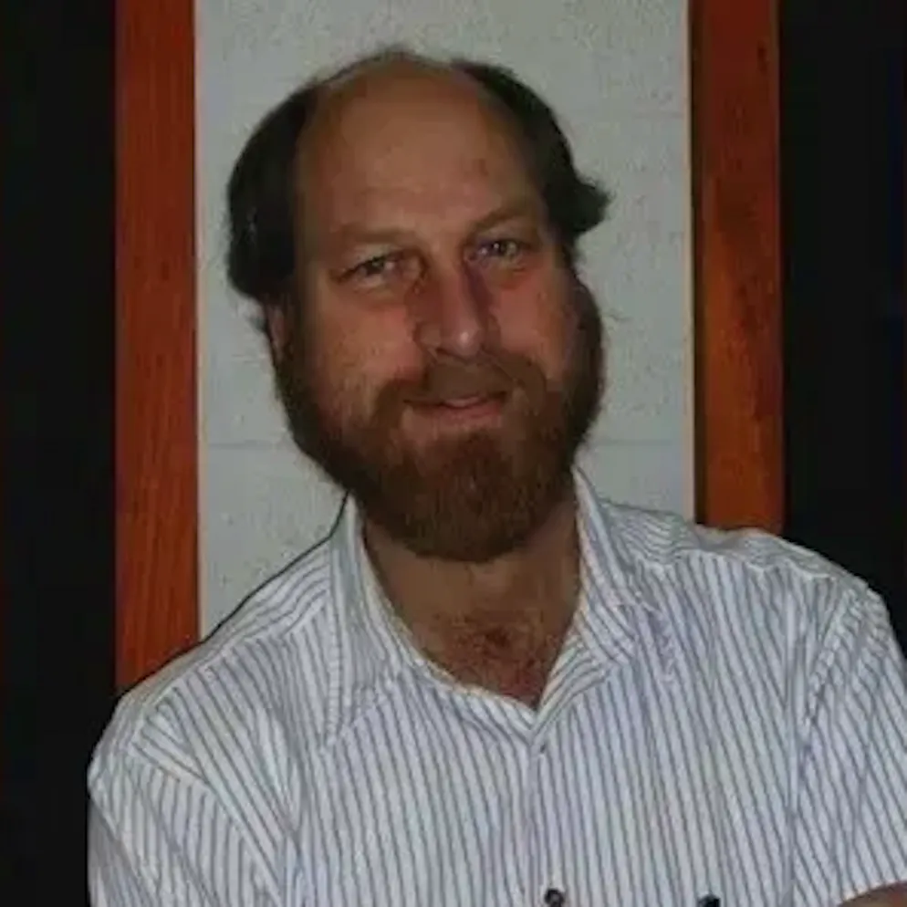 Rätsel um verschwundene oder gestorbene Expert*innen in den USA. Am 16. Februar fallen am Morgen um 6.10 Uhr Schüsse in Llano in Kalifornien: Carl Grillmair wird auf der Veranda seines Hauses erschossen. Der 67-Jährige hat als Astrophysiker am California Institute of Technology geforscht und eng mit der Nasa zusammengearbeitet.