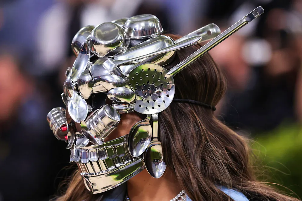 MET Gala – die Looks vom roten Teppich. Mehr Drama geht kaum, irgendwo zwischen Avantgarde und Küchenschublade.