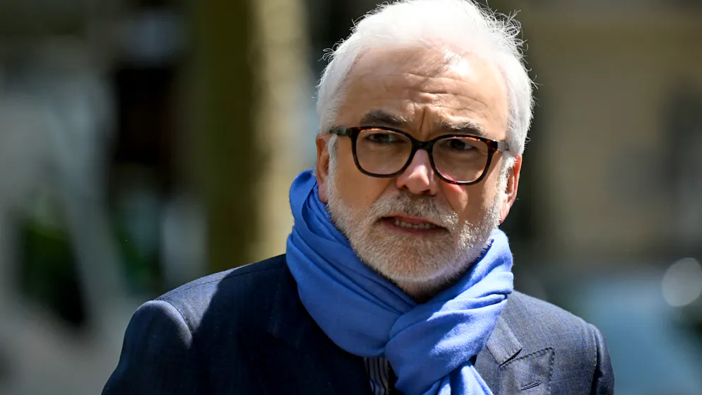 Tombés dans le panneau de l'IA. «Je ne ressemble pas à ça !» - CNews et Pascal Praud dans la tourmente