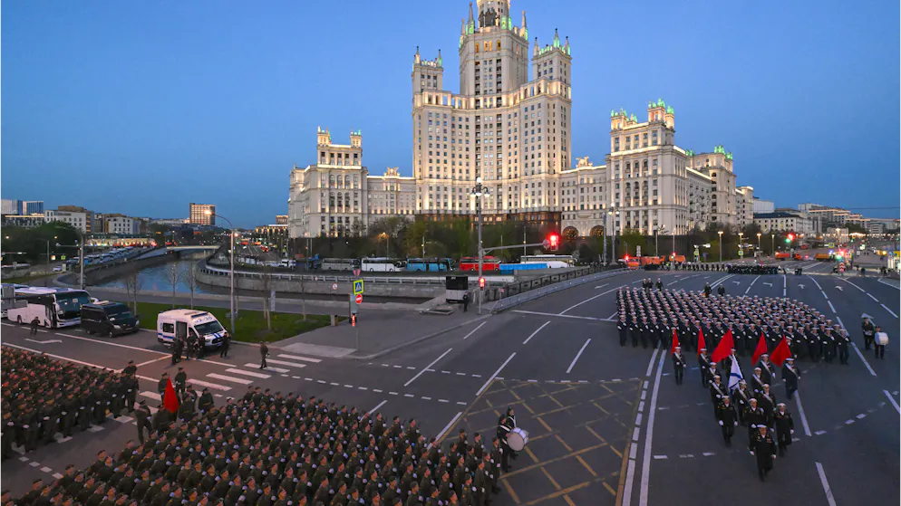 Angst vor Drohnen. Nur Soldaten marschieren – Moskau streicht Panzer aus Mega-Parade