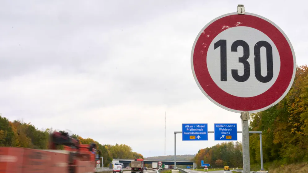 Ein Tempolimit auf Autobahnen von 130 Kilometern pro Stunde wie in Deutschland und anderen Ländern? Die zuständige Nationalratskommission sagt Nein dazu. (Archivbild)