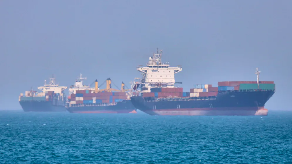 Containerschiffe ankern in der Strasse von Hormus. (2. Mai 2026)