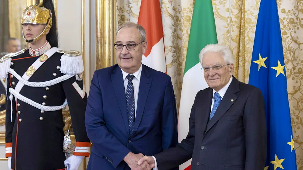 Der italienische Präsident Sergio Mattarella (r.) begrüsst den Schweizer Bundespräsidenten Guy Parmelin während eines Treffens im Quirinalpalast in Rom, am 5. Mai 2026.