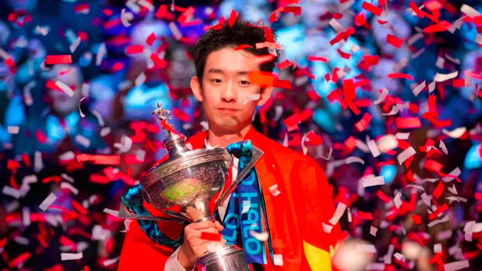 Wu Yize poses with the world champion trophy