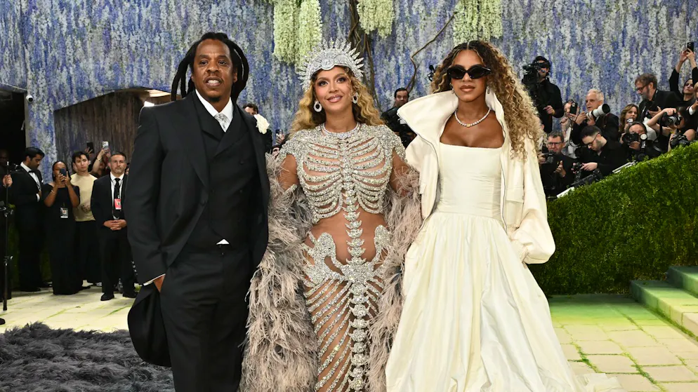 Controversial main sponsor couple. Stars celebrate fashion and art at Met Gala - with offspring