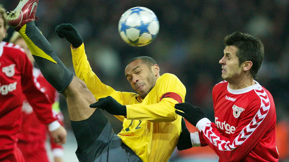 Unvergessen: Der FC Thun misst sich in der Königsklasse mit Thierry Henry und dem FC Arsenal.