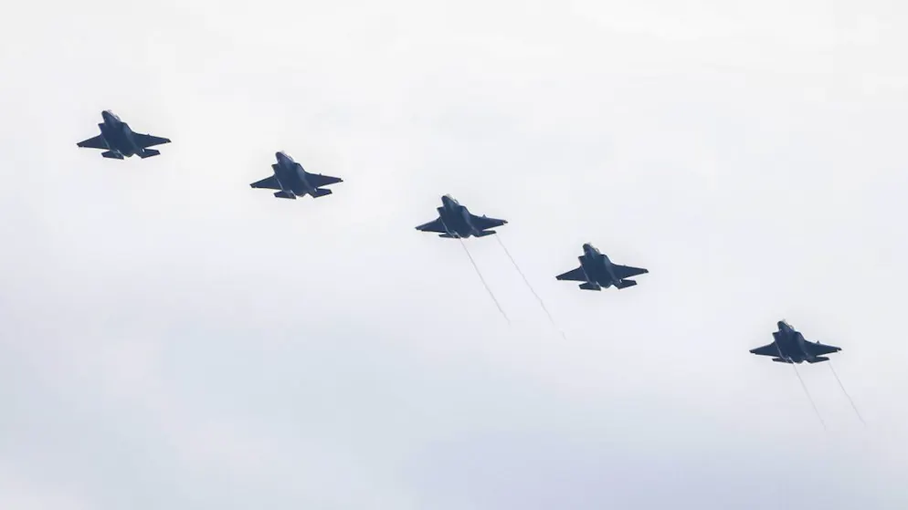 ARCHIV – Kampfflugzeuge vom Typ Lockheed Martin F-35B der US-Marines fliegen über die Roosevelt Roads Naval Station. Foto: Kendall Torres Cortés/dpa