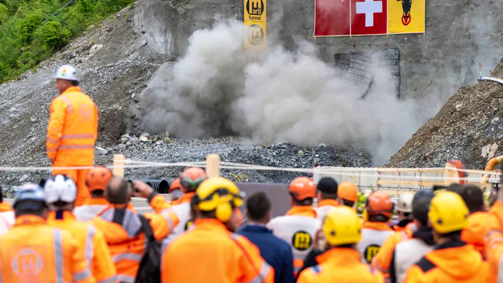 Die erste Tunnelsprengung erfolgte am Mittwoch, punkt 11.00 Uhr, in Ingenbohl im Kanton Schwyz.
