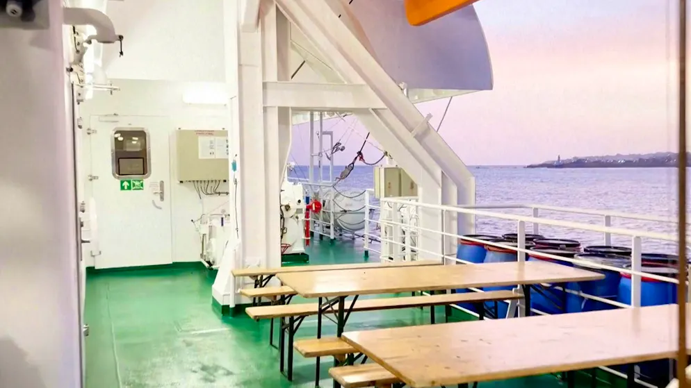 Hantavirus: Ship passengers cannot disembark for the time being - Gallery. A deserted deck on the cruise ship. (May 4, 2026)