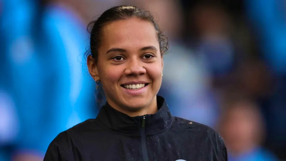 Iman Beney wins the championship in her first season in England