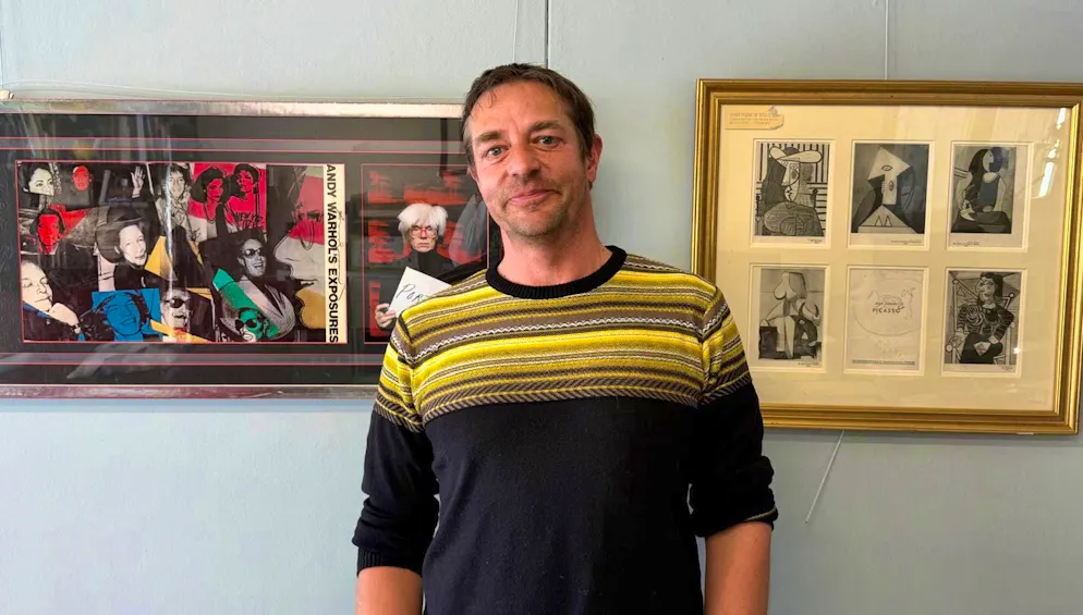 Autograph dealer Markus Brandes. Markus Brandes has been an autograph dealer for around 30 years. His office is located in Güttingen TG.