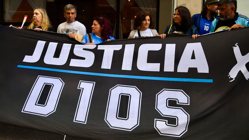 Signes d’«agonie prolongée». Nouvelles révélations au procès sur la mort de Diego Maradona