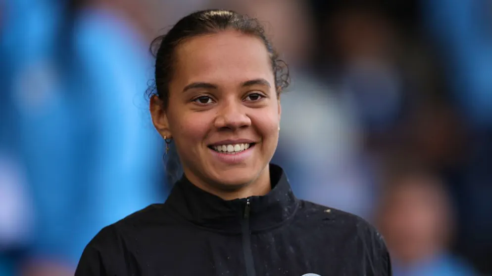 Jubel bei Nati-Juwel. Iman Beney feiert mit Manchester City die englische Meisterschaft