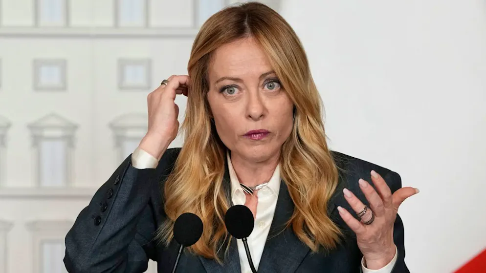 Italiens Ministerpräsidentin Giorgia Meloni nimmt an einer Pressekonferenz mit dem ukrainischen Präsidenten Selenskyj nach ihrem Treffen in den Büros der Regierung im Palazzo Chigi teil. Foto: Alessandra Tarantino/AP/dpa
