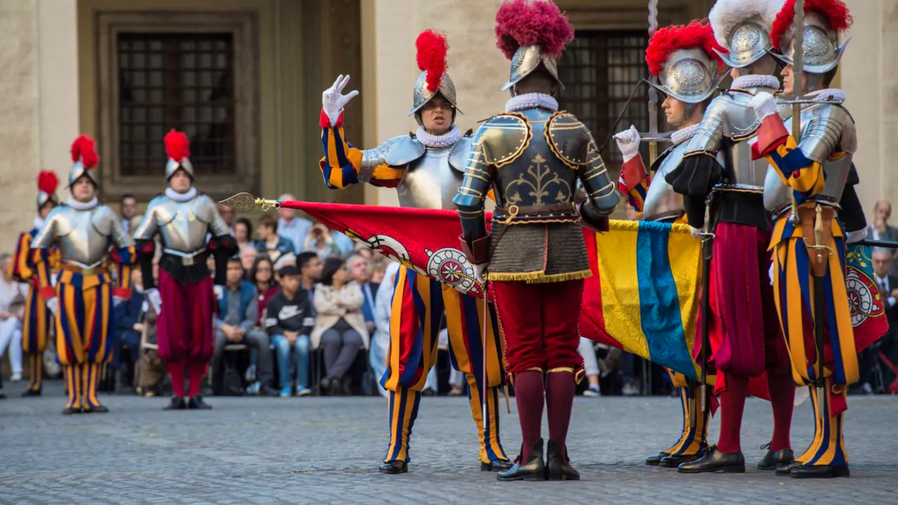 Regierung. Parmelin bei Papst Leo XIV. vor der Vereidigung der Schweizergarde