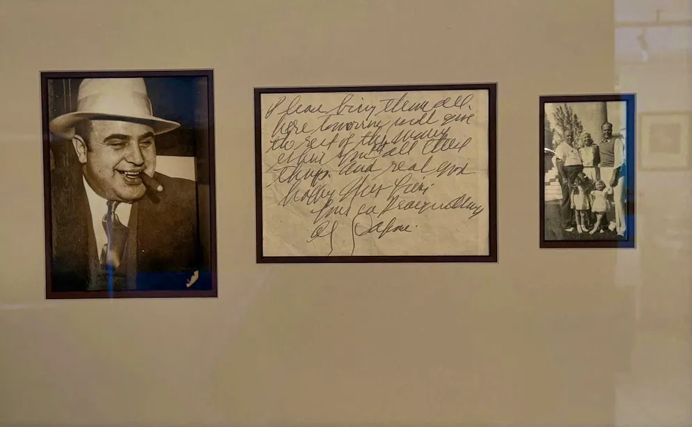 Autograph dealer Markus Brandes. Documents from mobster and criminal Al Capone are extremely rare. Brandes has one anyway. It is a note for his nurse.