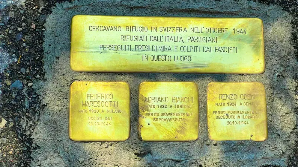 Die drei verlegten Stolpersteine im Tessin. blue News war damals vor Ort.