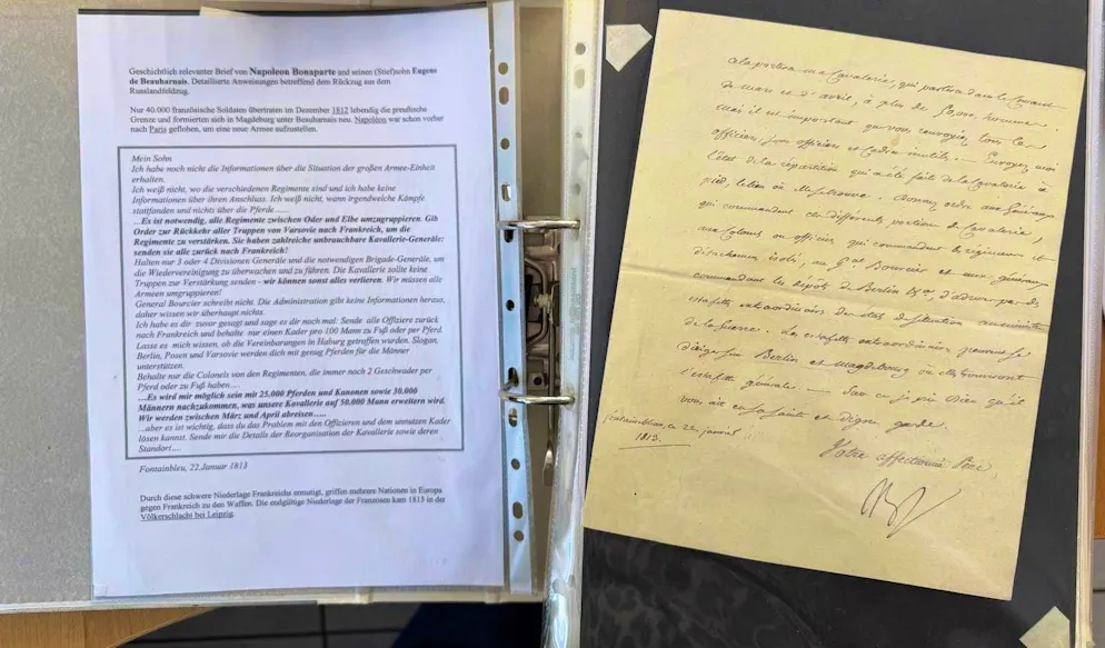 Autograph dealer Markus Brandes. On the right is a letter from Napoleon in which he mentions a capitulation for the first time. The translation is on the left.