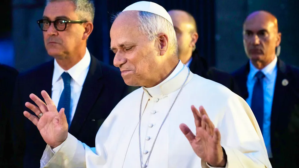 L'americano contro l'America. Un anno di pontificato per Papa Leone XIV, dalla prudenza alla tempesta Trump