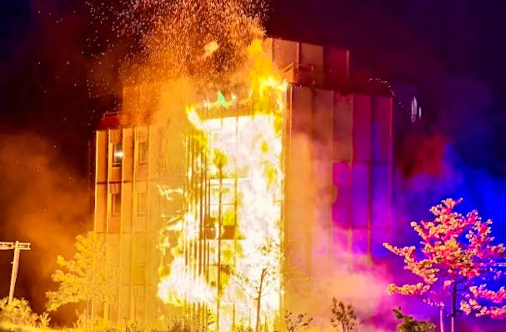 A fire broke out in an apartment building in Zurich Affoltern on Wednesday.