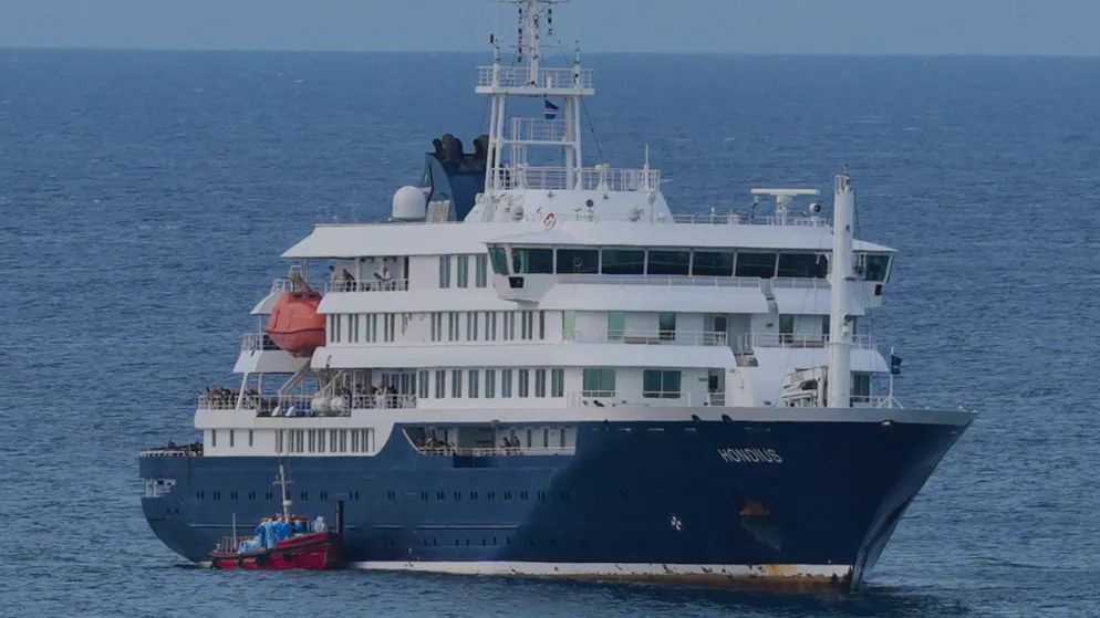 La nave è attesa alle Canarie nel week-end.
