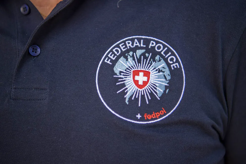 Dans l'affaire du commissaire de Fedpol arrêté fin avril, il est question de pots-de-vin dépassant largement les 100'000 francs.