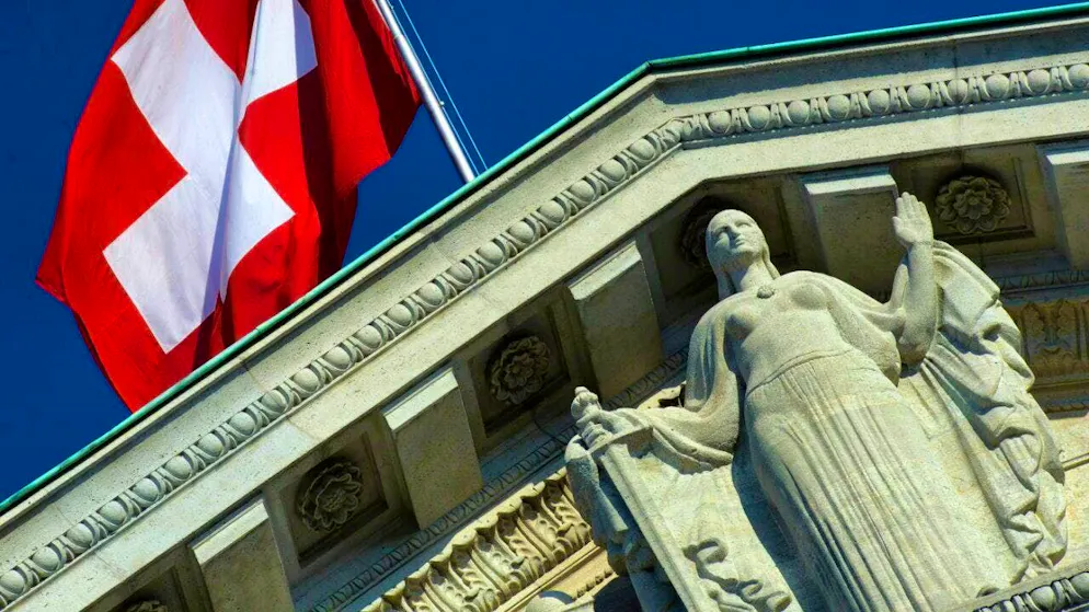 The "facts of the case" - the relationship between two federal judges - are now to be clarified by an external expert.