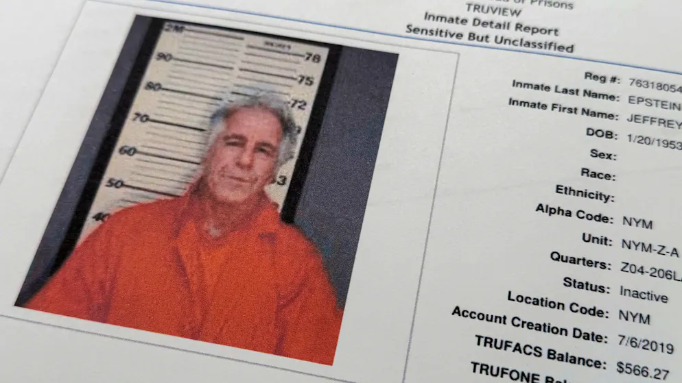 Ecco cosa c'è scritto. Un giudice rende pubblico il biglietto lasciato da Epstein prima del suicidio