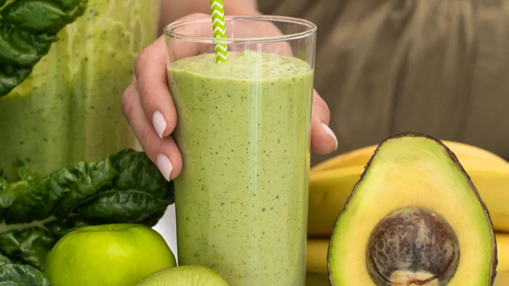 Clima, ma non solo. Con una dieta vegana meno emissioni e meno vampate, ecco cosa dice lo studio