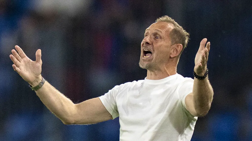 Thun-Trainer Mauro Lustrinelli  war zu emotional im St. Jakob-Park in Basel. 