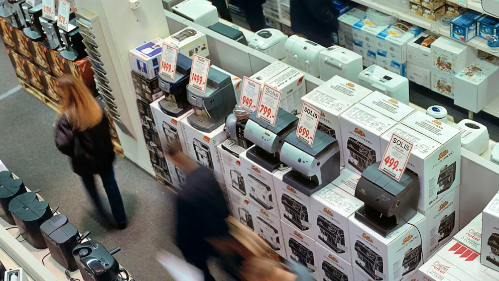 Conjoncture. Le climat de consommation se redresse en avril