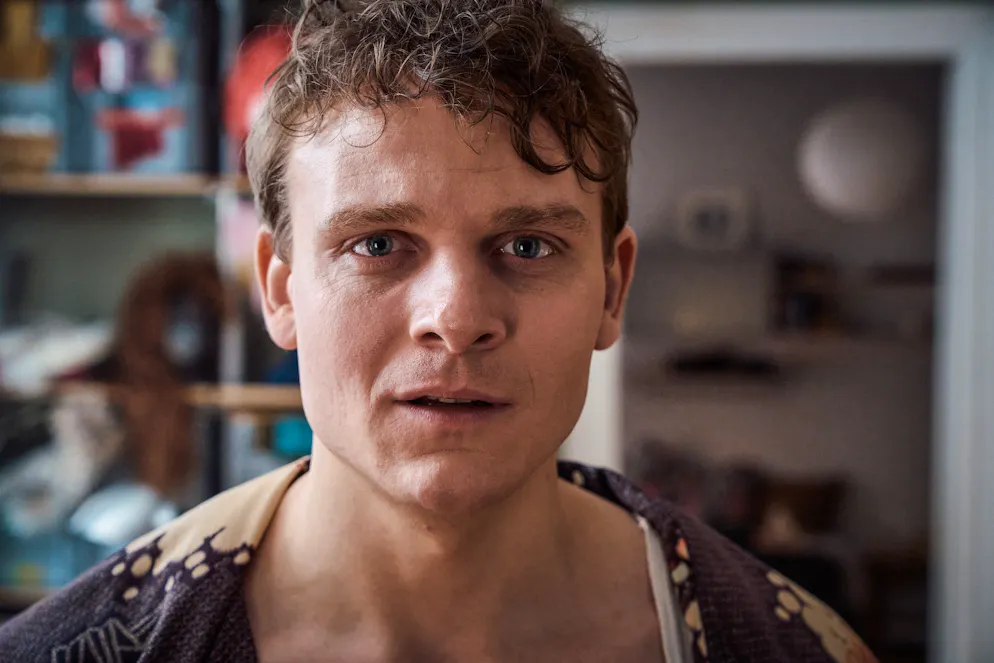 Wie aus dem kleinen Oliver der Star Olivia Jones wurde. In «Olivia» schlüpft Johannes Hegemann in die Rolle von Oliver Knöbel, dem bürgerlichen Ich von Olivia Jones.
