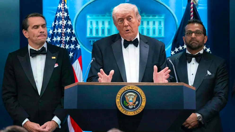 Donald Trump flanked by his Attorney General Todd Blanche and FBI Director Kash Patel on April 25 in Washington: how much influence the president exerts on the judiciary is the subject of ongoing debate.