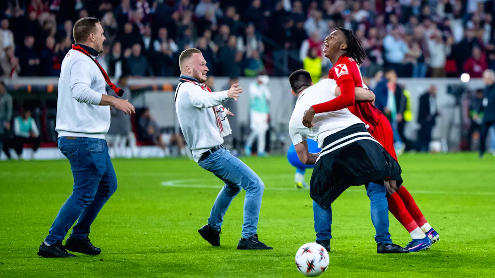 «Die Leute haben auf dem Platz geweint». Party und Platzsturm in Freiburg nach Finaleinzug