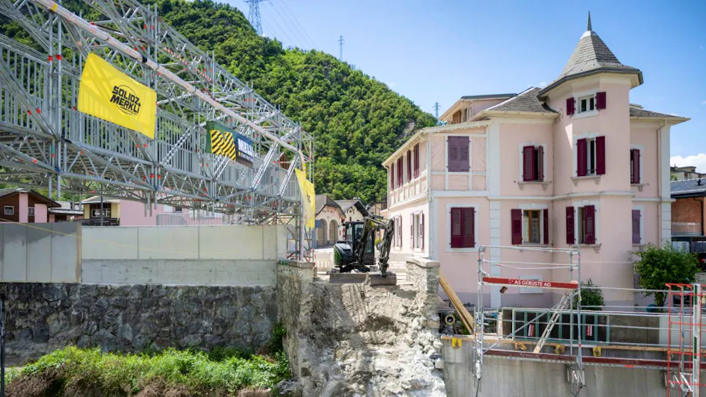Brücke im Wallis wegen Gefahr durch Felsrutsch abgerissen – Gallery. Die abgerissene Brücke in Chippis war 1888 gebaut worden.