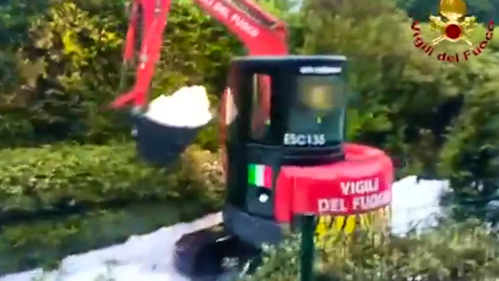 Ecco il video. Nel Varesotto la grandine ha richiesto l'intervento dei mezzi per lo sgombero della neve