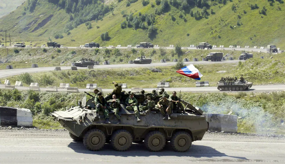 Russische Soldaten am 14. August 2008 in Süossetien, das völkerrechtlich zu Georgien gehört. Heute erkennen nur Russland, Nicaragua, Venezuela, Nauru und Syrien die Region als eigenen Staat an.