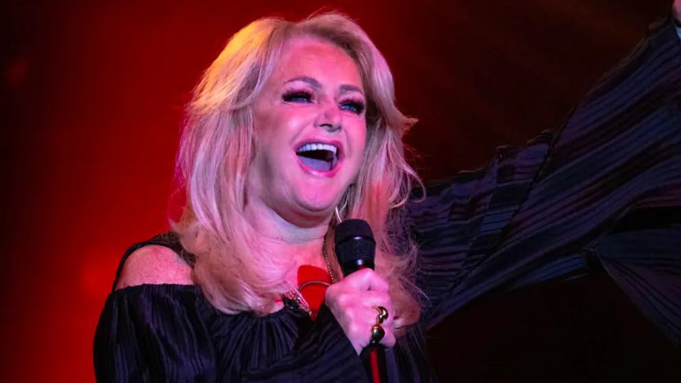Bonnie Tyler a été placée dans un coma artificiel après une opération d’urgence au Portugal. La chanteuse galloise de 74 ans, célèbre pour Total Eclipse of the Heart, devait débuter une tournée européenne le 22 mai.