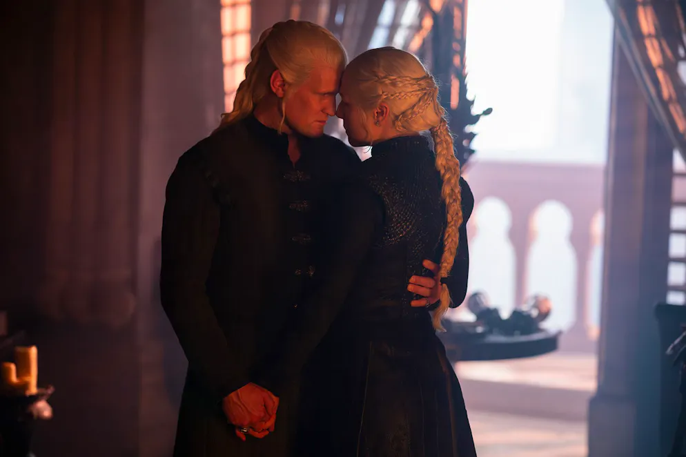 Fotogallerie HOTD Staffel 3. Daemon Targaryen (Matt Smith) und Rhaenyra Targaryen (Emma D’Arcy) stehen in Staffel drei erneut im Zentrum des brutalen Machtkampfs um den Eisernen Thron.